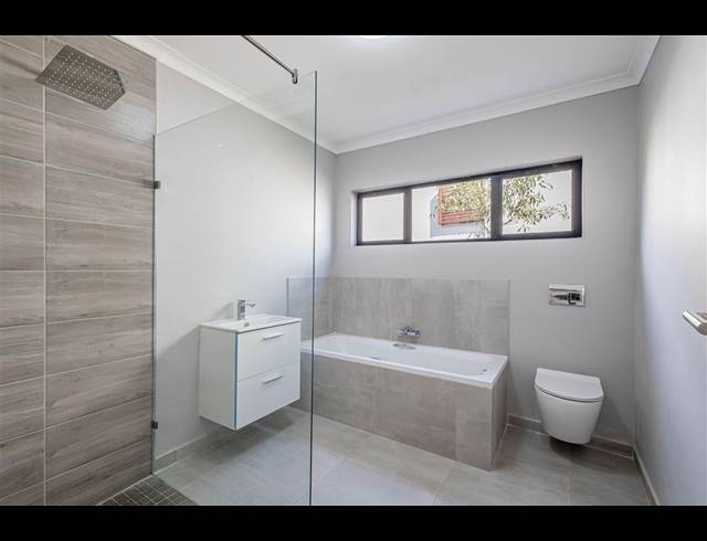 4 BEDROOM HOUSE FOR SALE IN PALM LAKES ESTATE